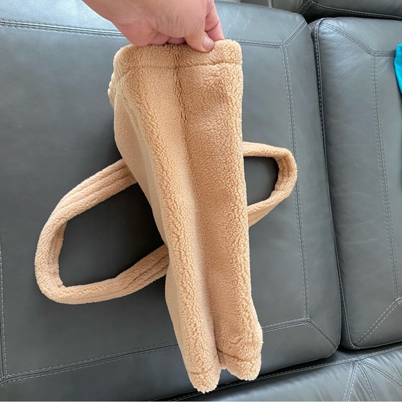 NWT Victoria’s Secrets Plush Fleece Tote - Picture 7 of 7